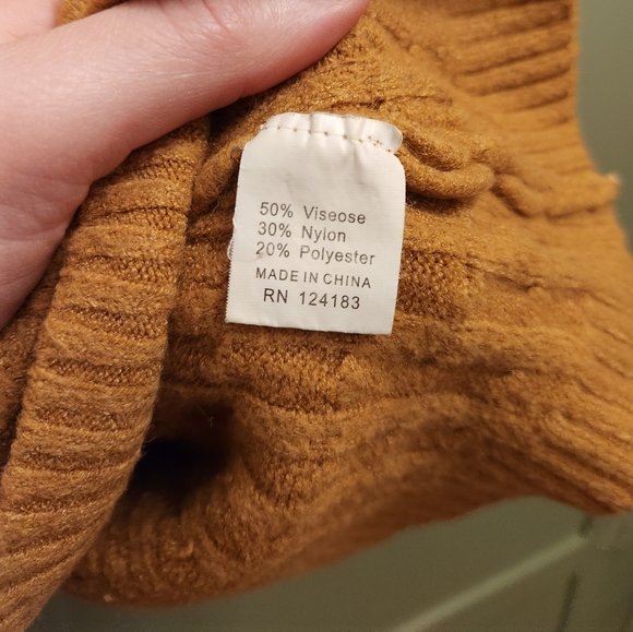 Jon & Anna Contemporary Sweater - Picture 3 of 4